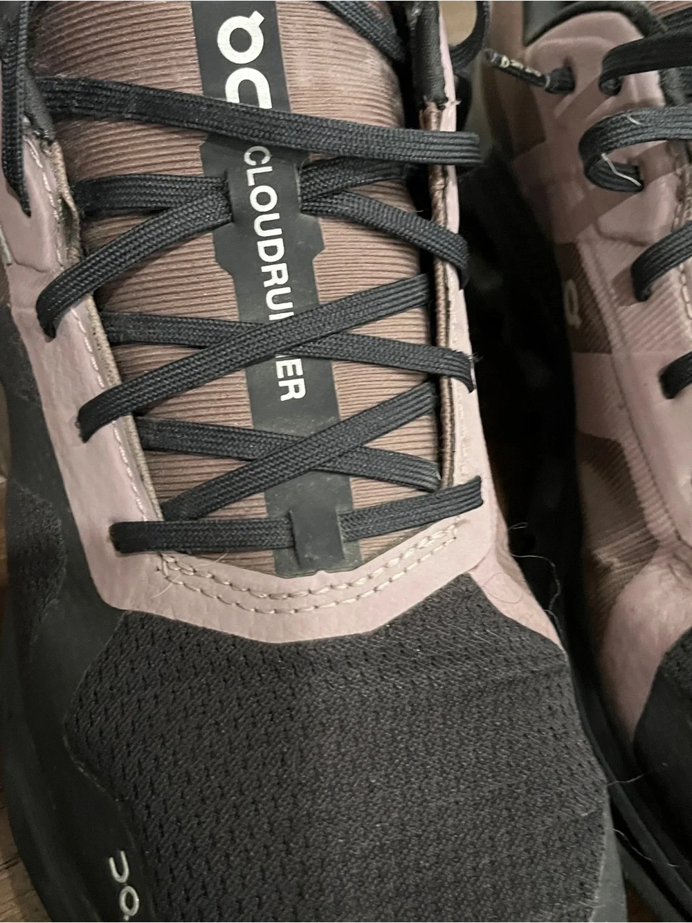 On Running Cloud cloudrunner Sneakers in Black and Mauve womens 9.5
